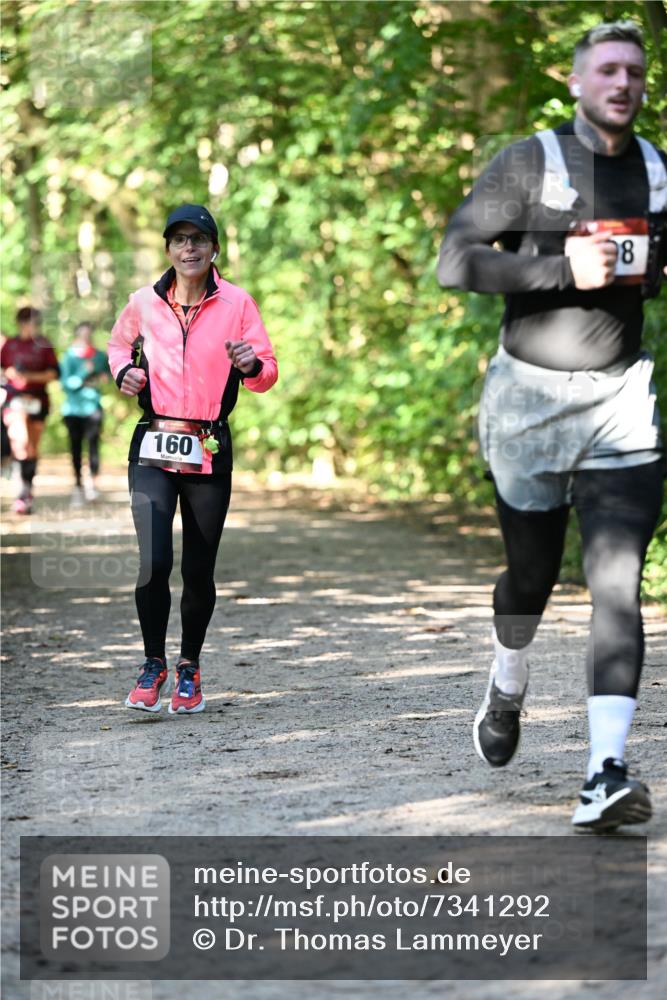 06.10.2024 - Bramfelder Halbmarathon 2024 Dr. Thomas Lammeyer http://msf.ph/oto/7341292 06.10.2024 10:48:50 Laufen 160, 98 meine-sportfotos.de