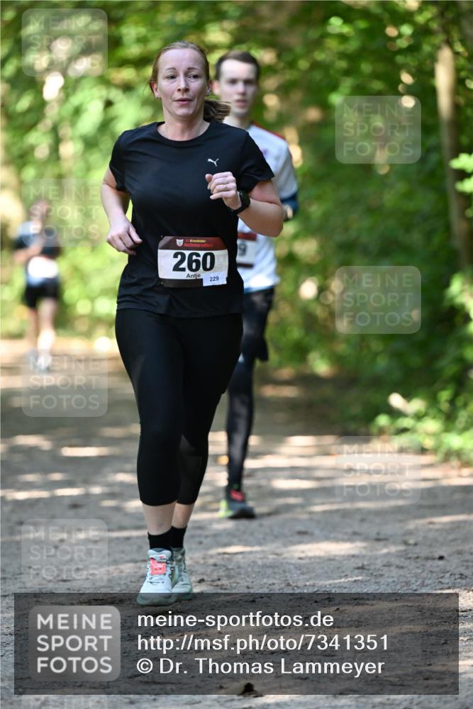 06.10.2024 - Bramfelder Halbmarathon 2024 Dr. Thomas Lammeyer http://msf.ph/oto/7341351 06.10.2024 10:49:02 Laufen 33, 260, 229 meine-sportfotos.de