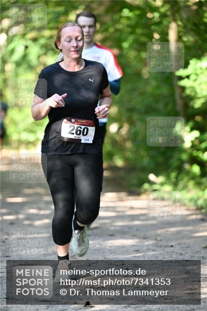 06.10.2024 - Bramfelder Halbmarathon 2024 Dr. Thomas Lammeyer http://msf.ph/oto/7341353 06.10.2024 10:49:02 Laufen 260, 229 meine-sportfotos.de