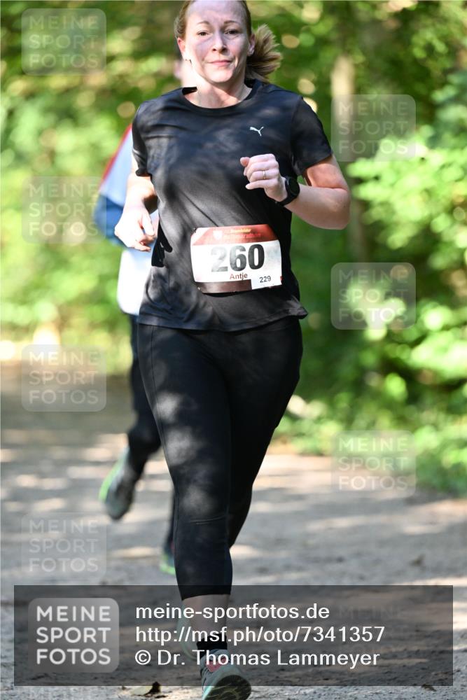 06.10.2024 - Bramfelder Halbmarathon 2024 Dr. Thomas Lammeyer http://msf.ph/oto/7341357 06.10.2024 10:49:03 Laufen 33, 260, 229 meine-sportfotos.de