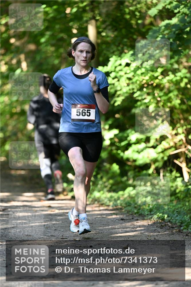 06.10.2024 - Bramfelder Halbmarathon 2024 Dr. Thomas Lammeyer http://msf.ph/oto/7341373 06.10.2024 10:49:07 Laufen 33, 565 meine-sportfotos.de