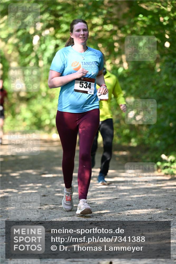 06.10.2024 - Bramfelder Halbmarathon 2024 Dr. Thomas Lammeyer http://msf.ph/oto/7341388 06.10.2024 10:49:11 Laufen 534, 203 meine-sportfotos.de