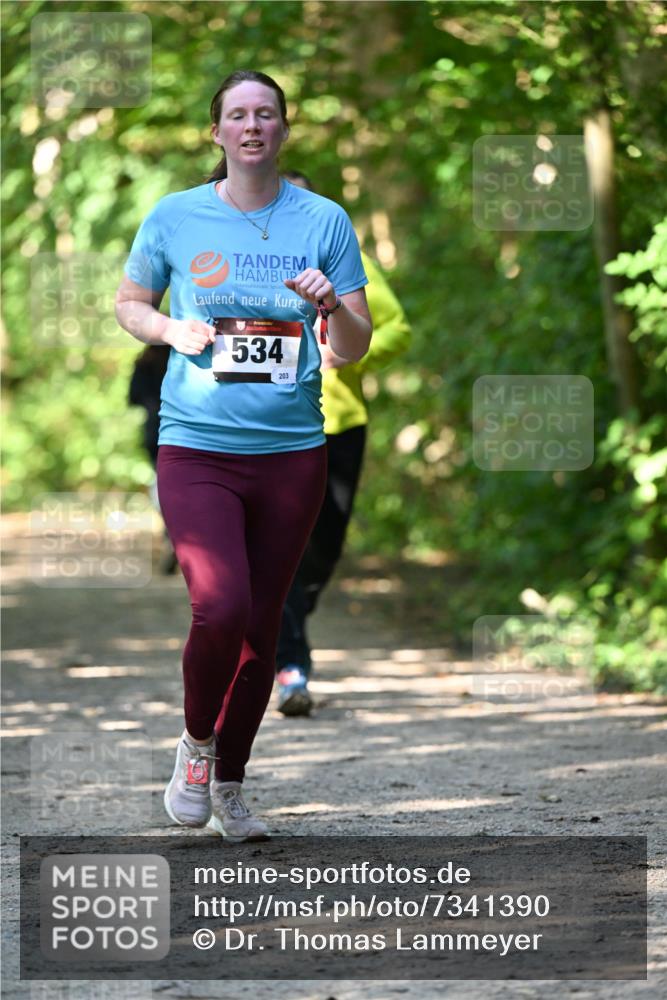 06.10.2024 - Bramfelder Halbmarathon 2024 Dr. Thomas Lammeyer http://msf.ph/oto/7341390 06.10.2024 10:49:11 Laufen 534, 203 meine-sportfotos.de