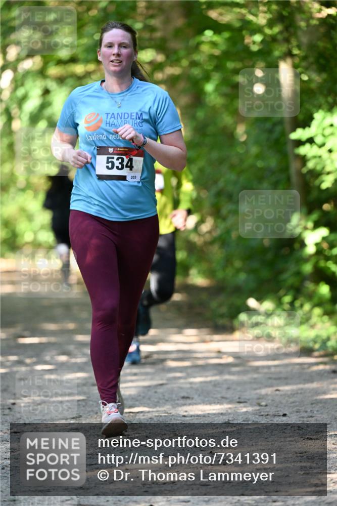 06.10.2024 - Bramfelder Halbmarathon 2024 Dr. Thomas Lammeyer http://msf.ph/oto/7341391 06.10.2024 10:49:11 Laufen 534, 203 meine-sportfotos.de