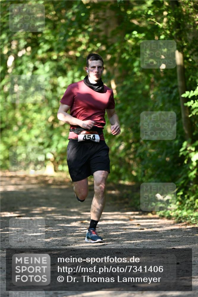 06.10.2024 - Bramfelder Halbmarathon 2024 Dr. Thomas Lammeyer http://msf.ph/oto/7341406 06.10.2024 10:49:17 Laufen 454 meine-sportfotos.de