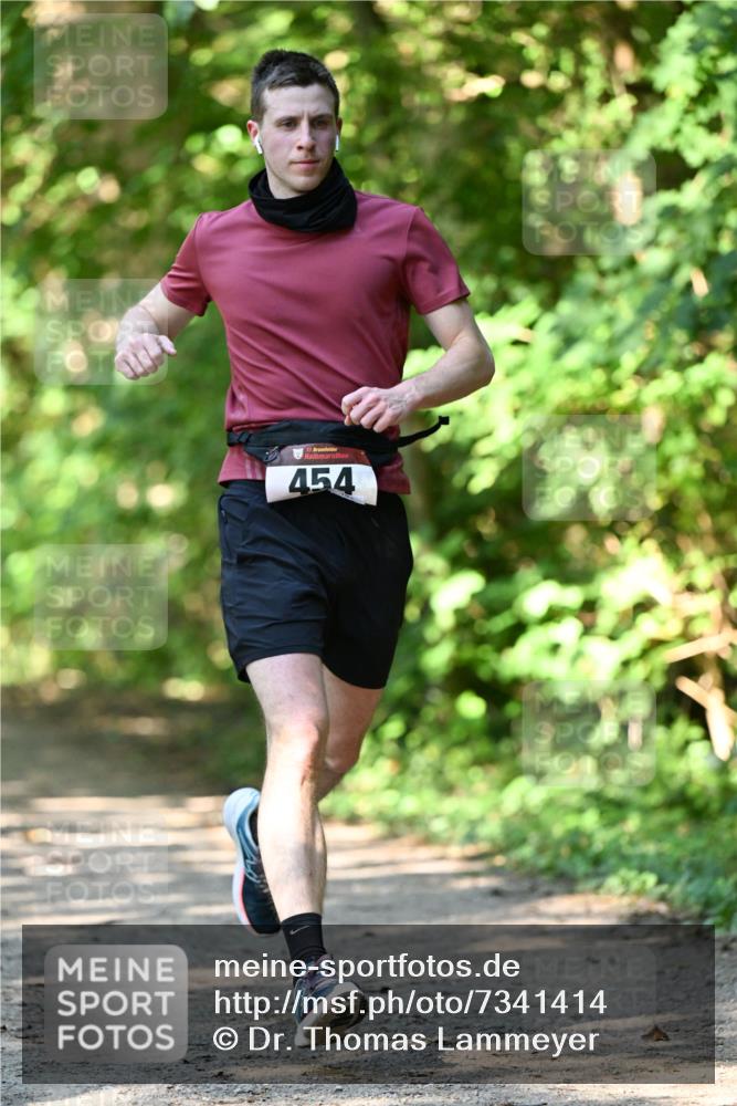 06.10.2024 - Bramfelder Halbmarathon 2024 Dr. Thomas Lammeyer http://msf.ph/oto/7341414 06.10.2024 10:49:18 Laufen 33, 454 meine-sportfotos.de