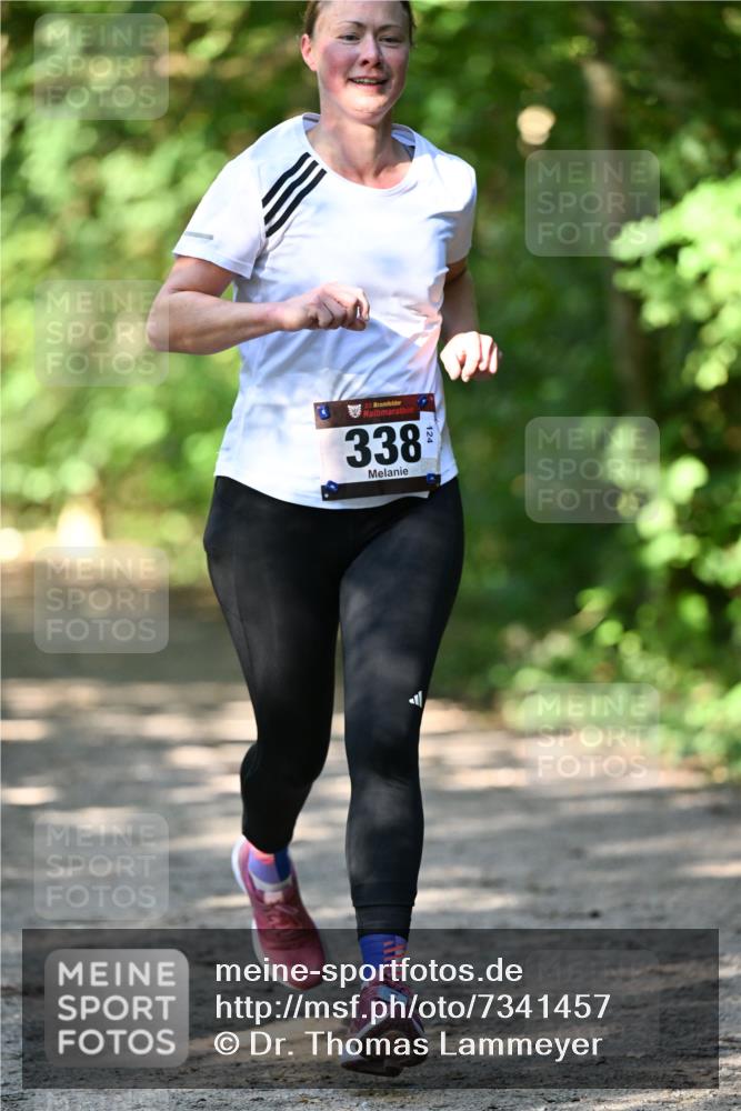 06.10.2024 - Bramfelder Halbmarathon 2024 Dr. Thomas Lammeyer http://msf.ph/oto/7341457 06.10.2024 10:49:39 Laufen 338 meine-sportfotos.de