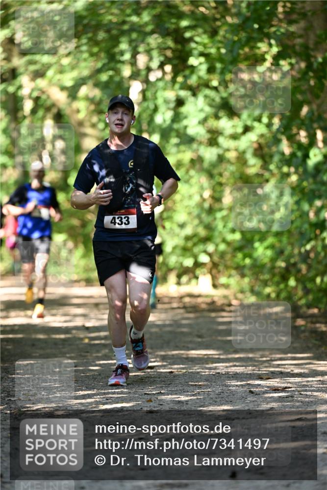 06.10.2024 - Bramfelder Halbmarathon 2024 Dr. Thomas Lammeyer http://msf.ph/oto/7341497 06.10.2024 10:49:50 Laufen 433 meine-sportfotos.de