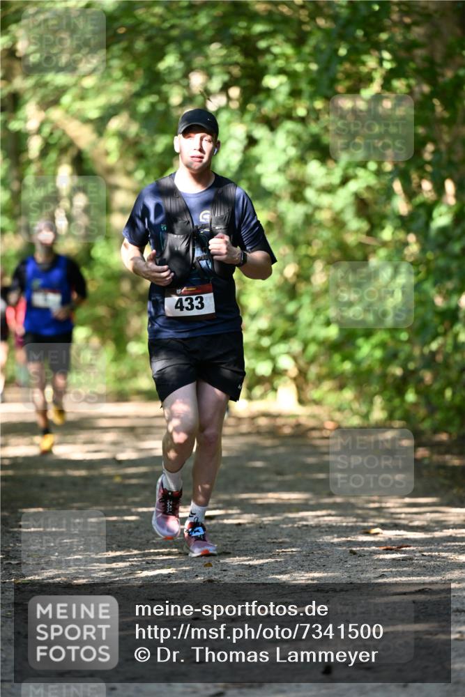 06.10.2024 - Bramfelder Halbmarathon 2024 Dr. Thomas Lammeyer http://msf.ph/oto/7341500 06.10.2024 10:49:50 Laufen 433 meine-sportfotos.de
