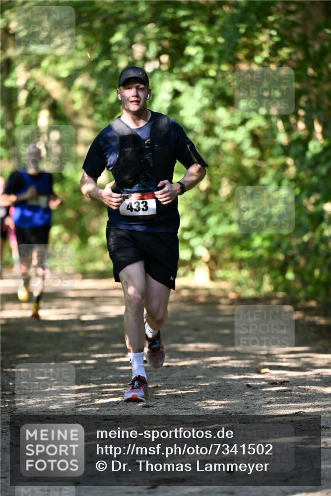06.10.2024 - Bramfelder Halbmarathon 2024 Dr. Thomas Lammeyer http://msf.ph/oto/7341502 06.10.2024 10:49:50 Laufen 433 meine-sportfotos.de