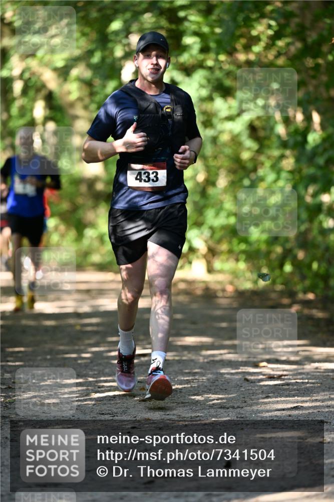 06.10.2024 - Bramfelder Halbmarathon 2024 Dr. Thomas Lammeyer http://msf.ph/oto/7341504 06.10.2024 10:49:51 Laufen 433 meine-sportfotos.de