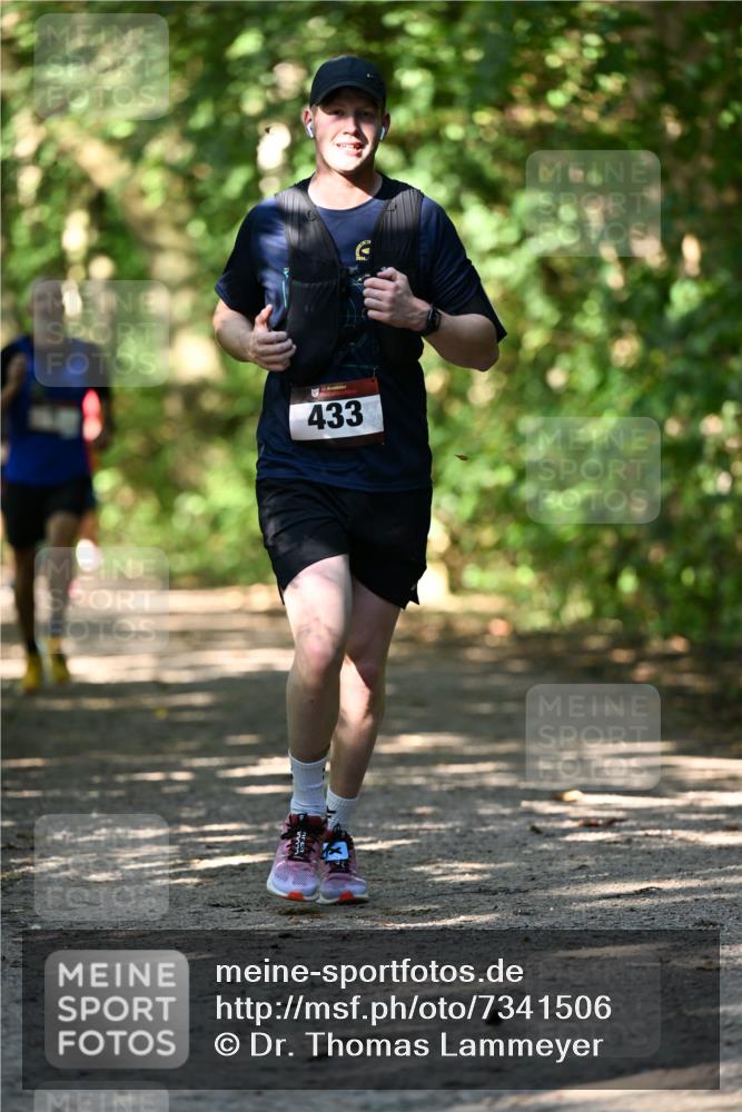 06.10.2024 - Bramfelder Halbmarathon 2024 Dr. Thomas Lammeyer http://msf.ph/oto/7341506 06.10.2024 10:49:51 Laufen 433 meine-sportfotos.de