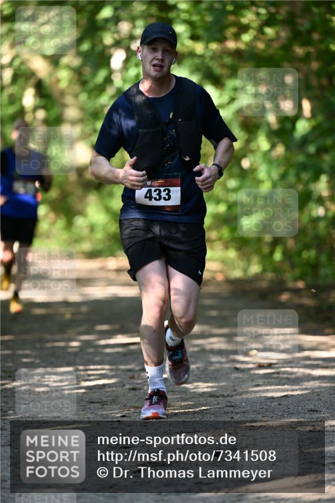 06.10.2024 - Bramfelder Halbmarathon 2024 Dr. Thomas Lammeyer http://msf.ph/oto/7341508 06.10.2024 10:49:51 Laufen 433 meine-sportfotos.de