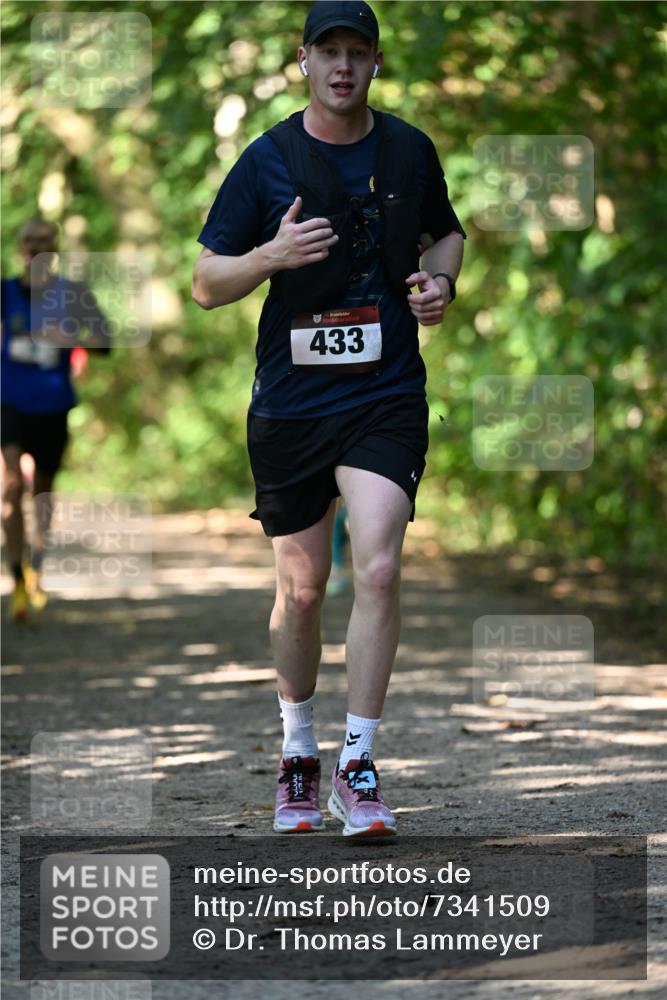 06.10.2024 - Bramfelder Halbmarathon 2024 Dr. Thomas Lammeyer http://msf.ph/oto/7341509 06.10.2024 10:49:51 Laufen 433 meine-sportfotos.de
