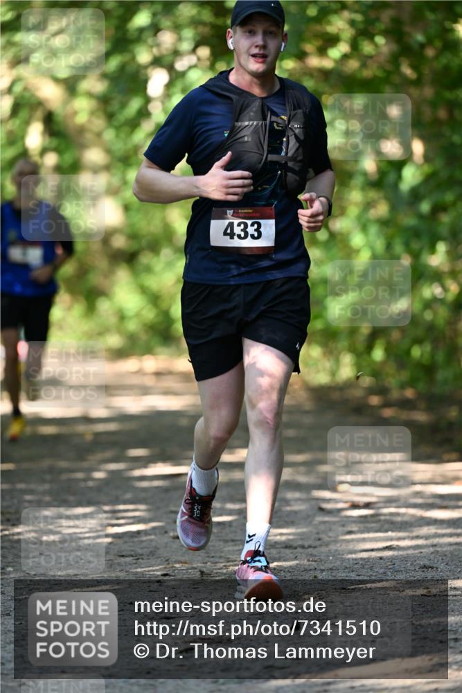 06.10.2024 - Bramfelder Halbmarathon 2024 Dr. Thomas Lammeyer http://msf.ph/oto/7341510 06.10.2024 10:49:51 Laufen 433 meine-sportfotos.de