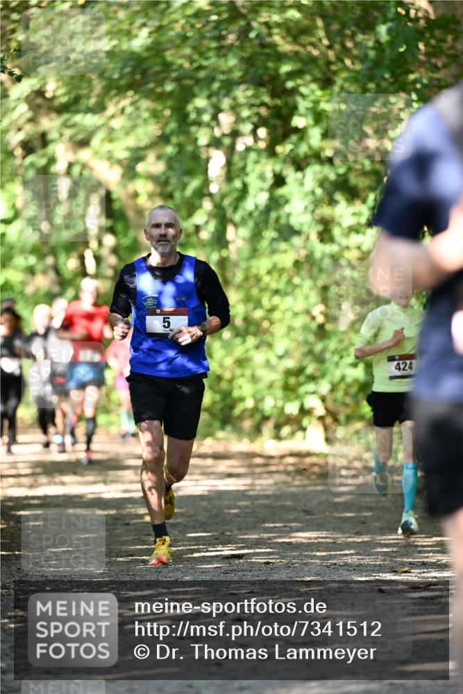 06.10.2024 - Bramfelder Halbmarathon 2024 Dr. Thomas Lammeyer http://msf.ph/oto/7341512 06.10.2024 10:49:53 Laufen 5, 424 meine-sportfotos.de