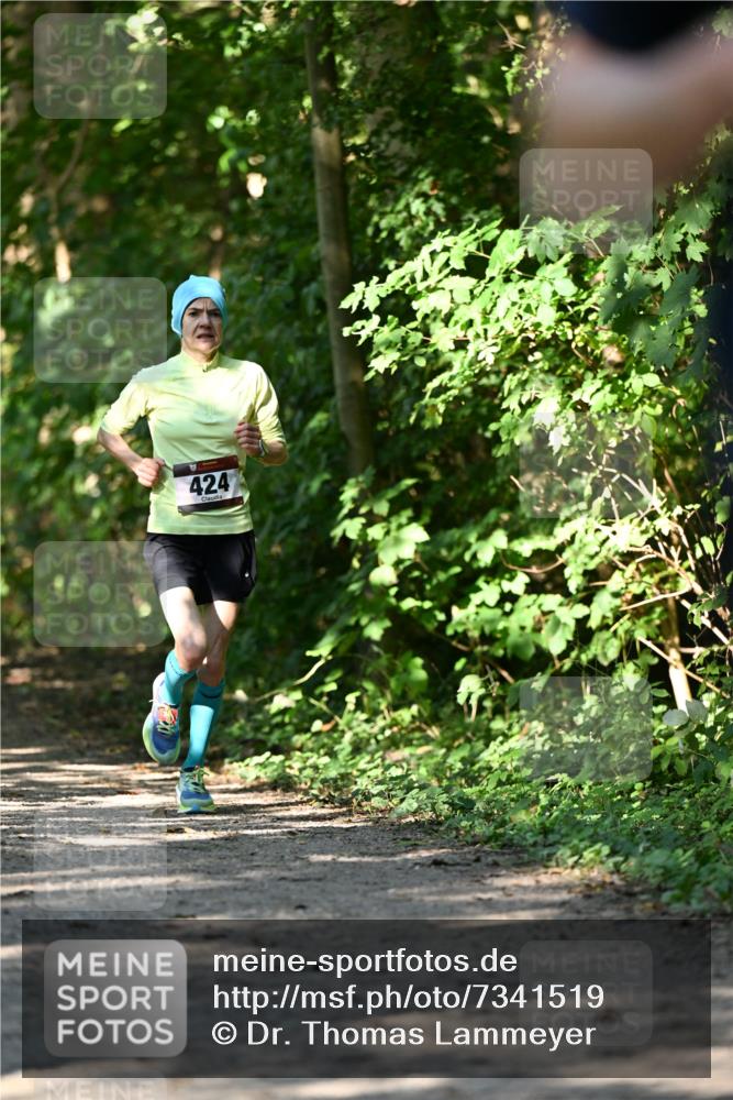 06.10.2024 - Bramfelder Halbmarathon 2024 Dr. Thomas Lammeyer http://msf.ph/oto/7341519 06.10.2024 10:49:54 Laufen 424 meine-sportfotos.de