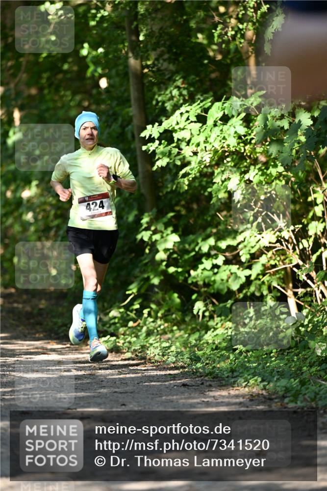 06.10.2024 - Bramfelder Halbmarathon 2024 Dr. Thomas Lammeyer http://msf.ph/oto/7341520 06.10.2024 10:49:54 Laufen 424 meine-sportfotos.de