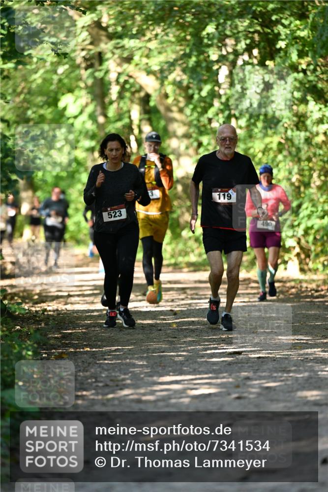 06.10.2024 - Bramfelder Halbmarathon 2024 Dr. Thomas Lammeyer http://msf.ph/oto/7341534 06.10.2024 10:50:00 Laufen 523, 119, 490 meine-sportfotos.de