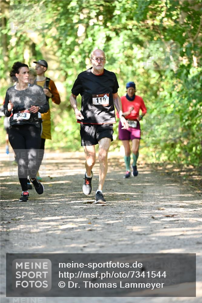 06.10.2024 - Bramfelder Halbmarathon 2024 Dr. Thomas Lammeyer http://msf.ph/oto/7341544 06.10.2024 10:50:01 Laufen 523, 119 meine-sportfotos.de