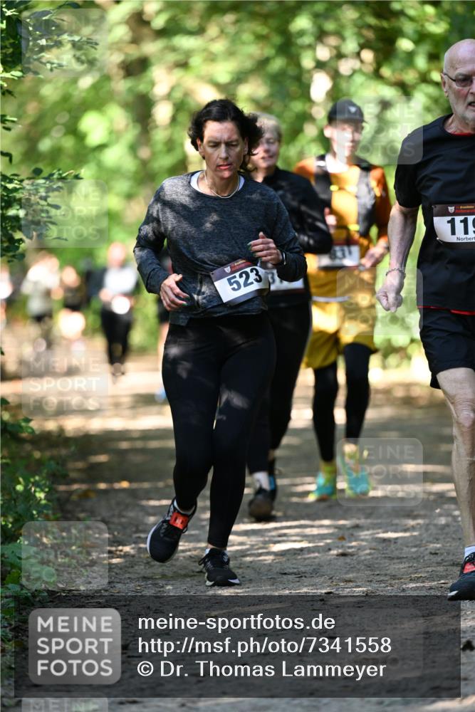 06.10.2024 - Bramfelder Halbmarathon 2024 Dr. Thomas Lammeyer http://msf.ph/oto/7341558 06.10.2024 10:50:04 Laufen 523, 119 meine-sportfotos.de