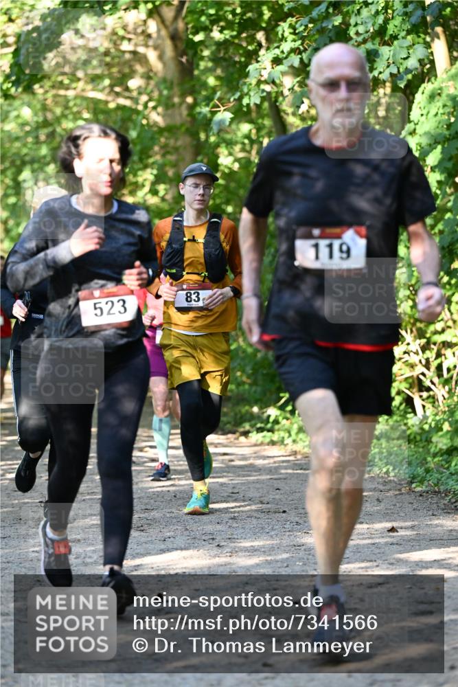 06.10.2024 - Bramfelder Halbmarathon 2024 Dr. Thomas Lammeyer http://msf.ph/oto/7341566 06.10.2024 10:50:06 Laufen 523, 83, 119 meine-sportfotos.de