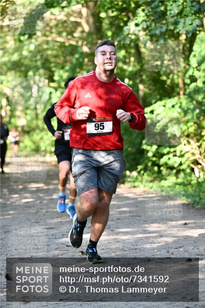 06.10.2024 - Bramfelder Halbmarathon 2024 Dr. Thomas Lammeyer http://msf.ph/oto/7341592 06.10.2024 10:50:11 Laufen 95 meine-sportfotos.de