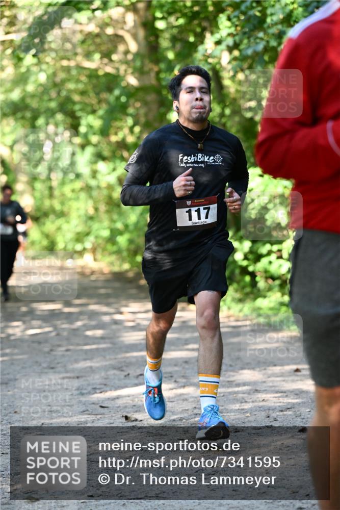 06.10.2024 - Bramfelder Halbmarathon 2024 Dr. Thomas Lammeyer http://msf.ph/oto/7341595 06.10.2024 10:50:12 Laufen 117 meine-sportfotos.de