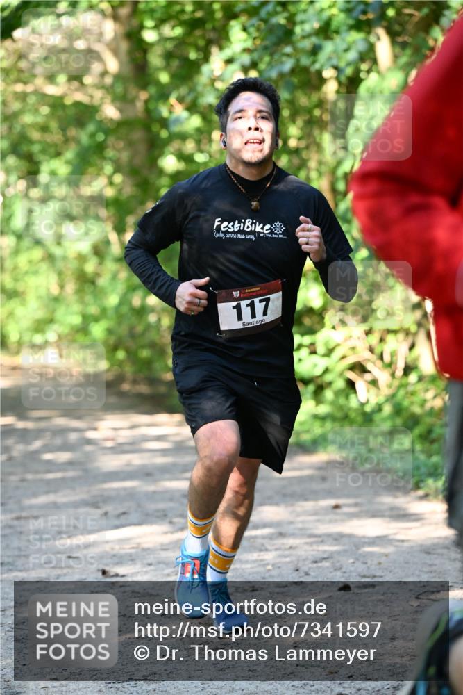 06.10.2024 - Bramfelder Halbmarathon 2024 Dr. Thomas Lammeyer http://msf.ph/oto/7341597 06.10.2024 10:50:12 Laufen 117 meine-sportfotos.de