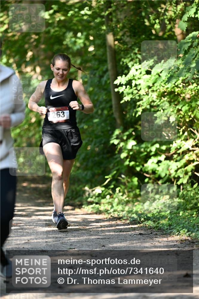 06.10.2024 - Bramfelder Halbmarathon 2024 Dr. Thomas Lammeyer http://msf.ph/oto/7341640 06.10.2024 10:50:22 Laufen 263 meine-sportfotos.de
