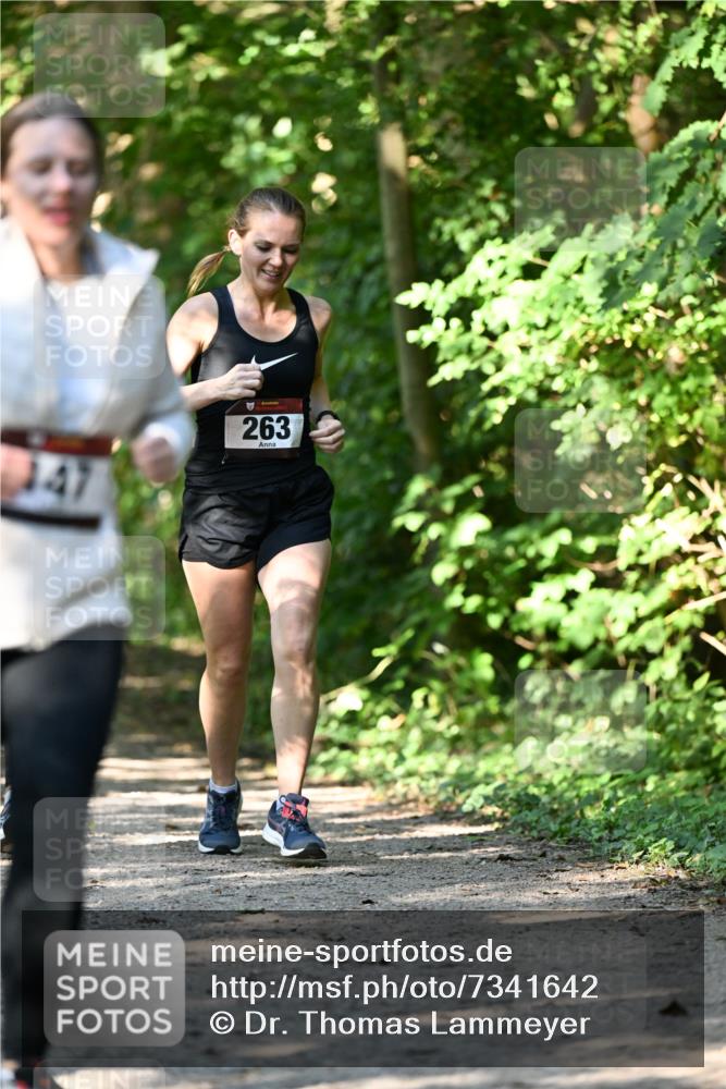 06.10.2024 - Bramfelder Halbmarathon 2024 Dr. Thomas Lammeyer http://msf.ph/oto/7341642 06.10.2024 10:50:23 Laufen 347, 263 meine-sportfotos.de