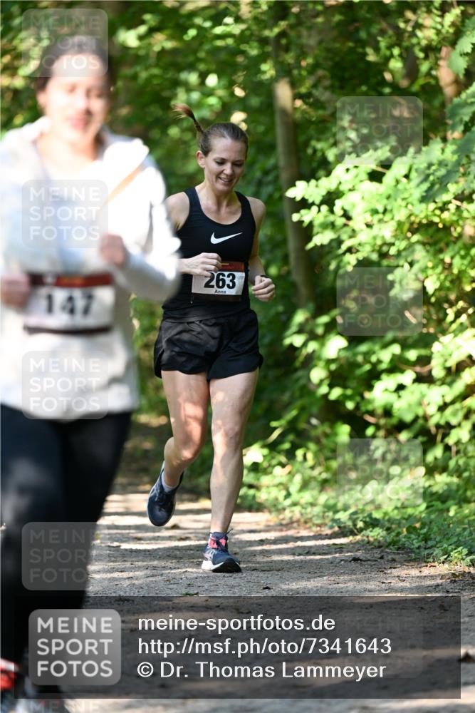 06.10.2024 - Bramfelder Halbmarathon 2024 Dr. Thomas Lammeyer http://msf.ph/oto/7341643 06.10.2024 10:50:23 Laufen 147, 263 meine-sportfotos.de
