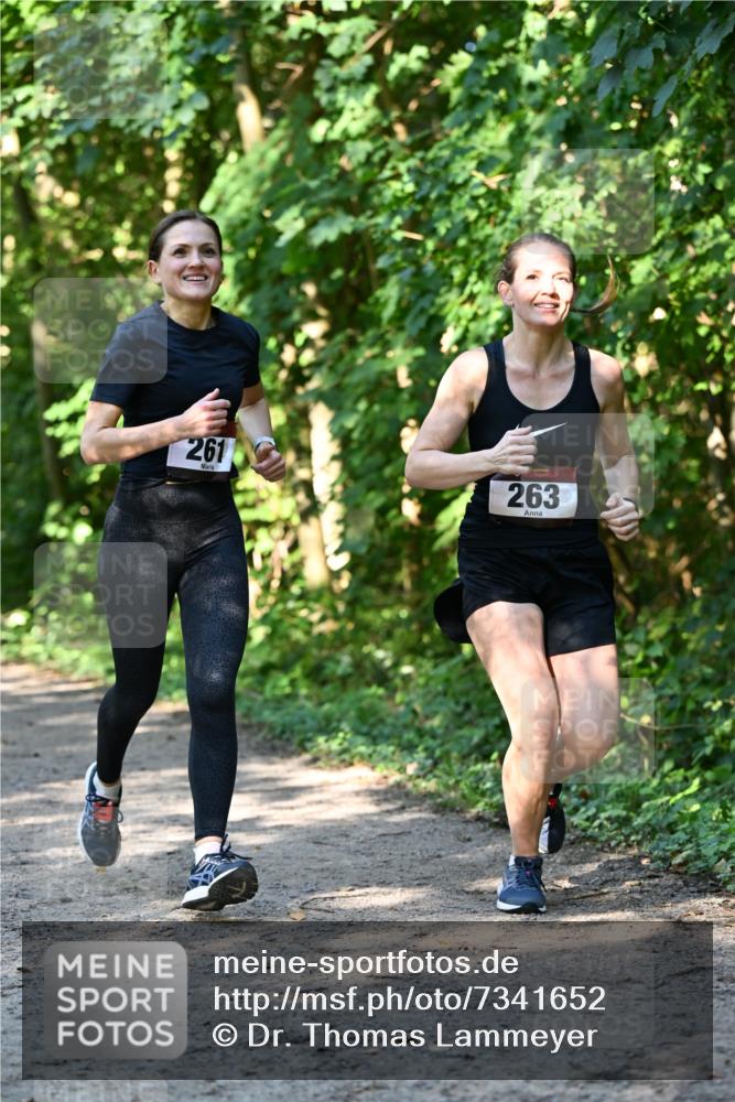 06.10.2024 - Bramfelder Halbmarathon 2024 Dr. Thomas Lammeyer http://msf.ph/oto/7341652 06.10.2024 10:50:25 Laufen 261, 263 meine-sportfotos.de