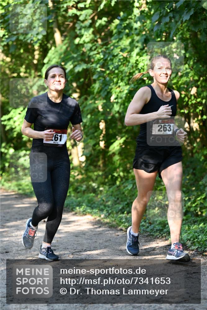06.10.2024 - Bramfelder Halbmarathon 2024 Dr. Thomas Lammeyer http://msf.ph/oto/7341653 06.10.2024 10:50:26 Laufen 261, 263 meine-sportfotos.de