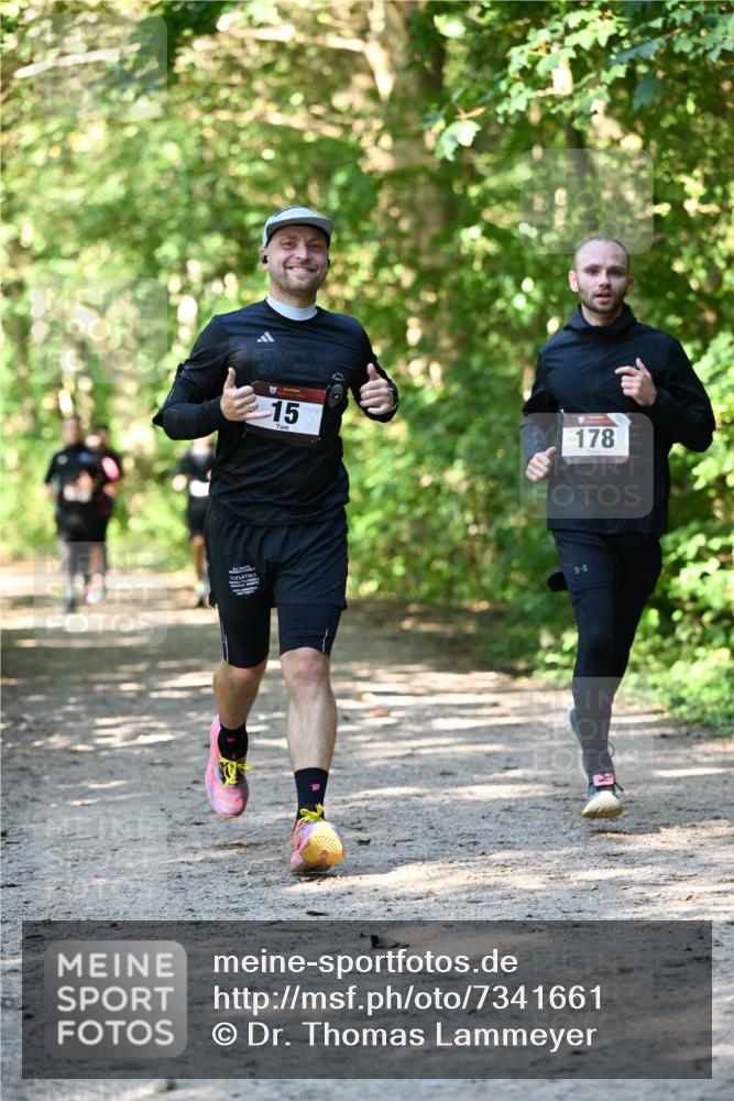 06.10.2024 - Bramfelder Halbmarathon 2024 Dr. Thomas Lammeyer http://msf.ph/oto/7341661 06.10.2024 10:50:28 Laufen 400, 15, 178 meine-sportfotos.de
