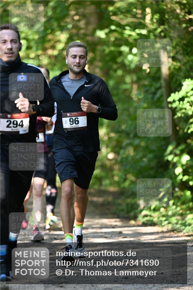 06.10.2024 - Bramfelder Halbmarathon 2024 Dr. Thomas Lammeyer http://msf.ph/oto/7341690 06.10.2024 10:50:34 Laufen 294, 33, 96 meine-sportfotos.de