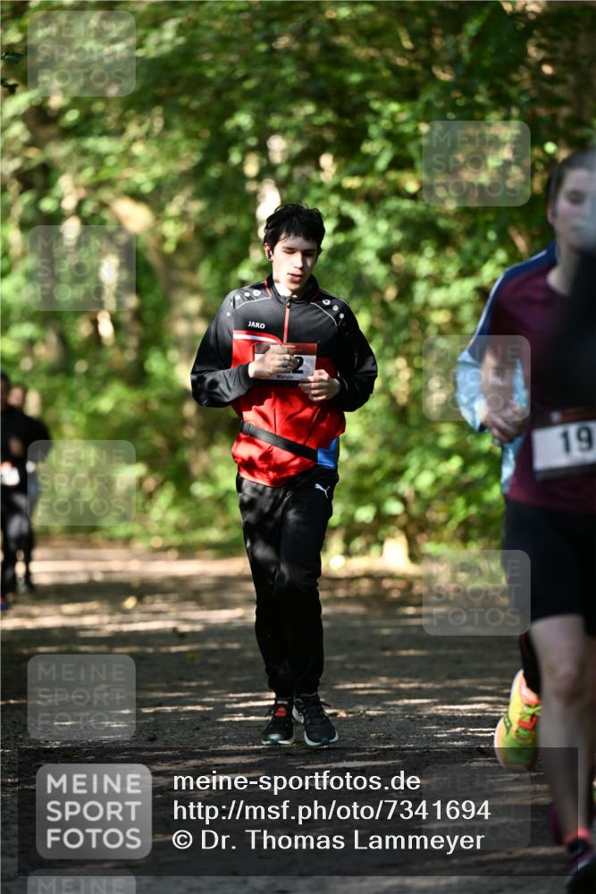 06.10.2024 - Bramfelder Halbmarathon 2024 Dr. Thomas Lammeyer http://msf.ph/oto/7341694 06.10.2024 10:50:35 Laufen 19 meine-sportfotos.de