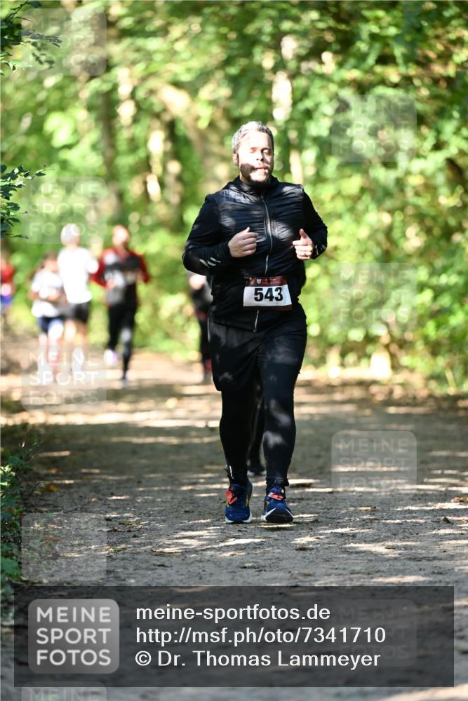 06.10.2024 - Bramfelder Halbmarathon 2024 Dr. Thomas Lammeyer http://msf.ph/oto/7341710 06.10.2024 10:50:42 Laufen 543 meine-sportfotos.de