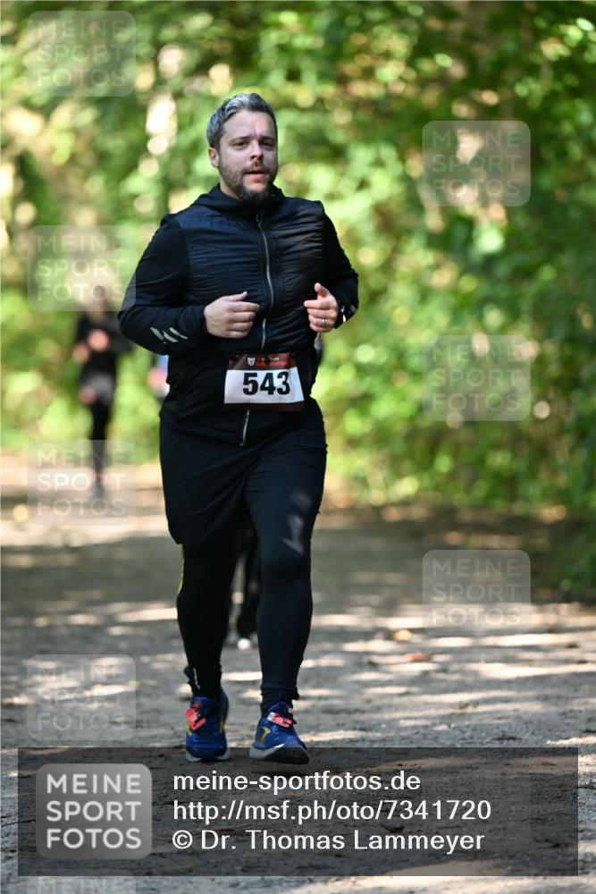 06.10.2024 - Bramfelder Halbmarathon 2024 Dr. Thomas Lammeyer http://msf.ph/oto/7341720 06.10.2024 10:50:43 Laufen 543 meine-sportfotos.de