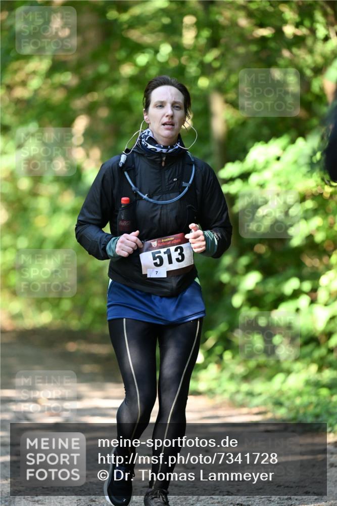 06.10.2024 - Bramfelder Halbmarathon 2024 Dr. Thomas Lammeyer http://msf.ph/oto/7341728 06.10.2024 10:50:46 Laufen 33, 513 meine-sportfotos.de