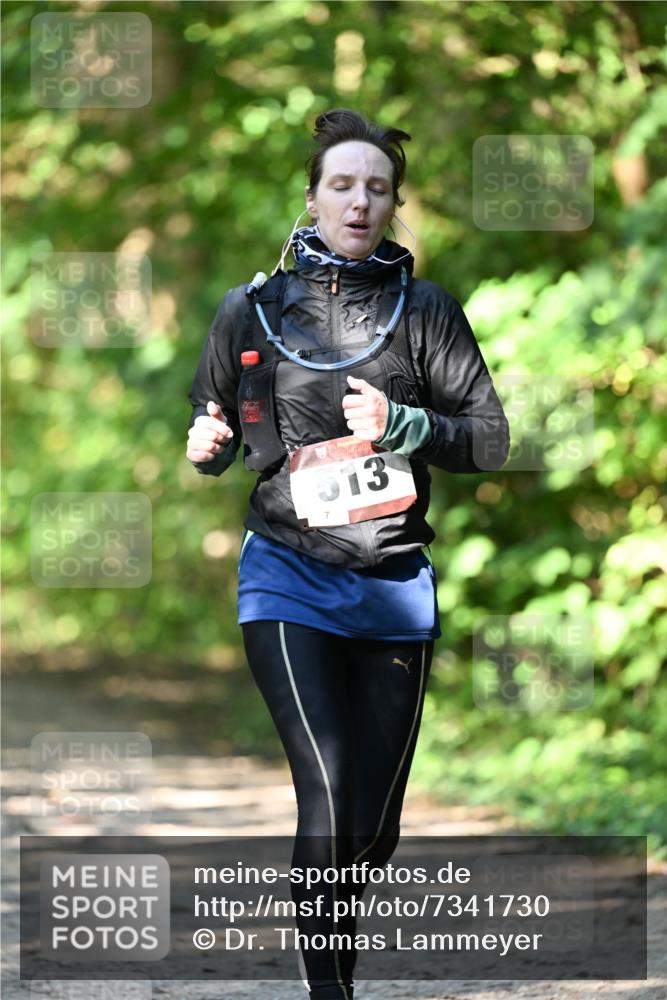 06.10.2024 - Bramfelder Halbmarathon 2024 Dr. Thomas Lammeyer http://msf.ph/oto/7341730 06.10.2024 10:50:46 Laufen 13 meine-sportfotos.de
