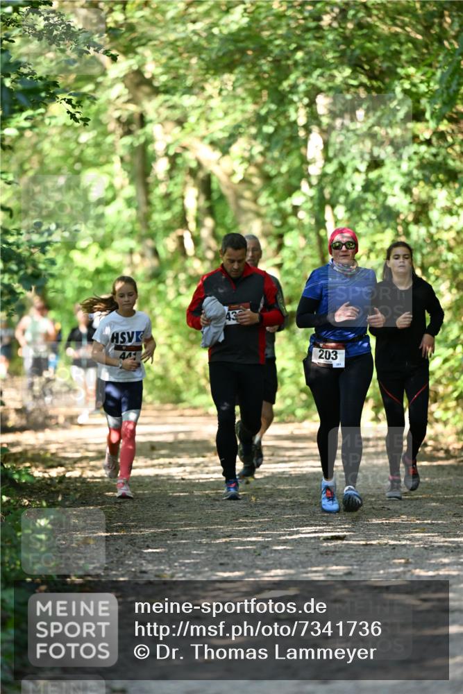 06.10.2024 - Bramfelder Halbmarathon 2024 Dr. Thomas Lammeyer http://msf.ph/oto/7341736 06.10.2024 10:50:48 Laufen 44, 203 meine-sportfotos.de