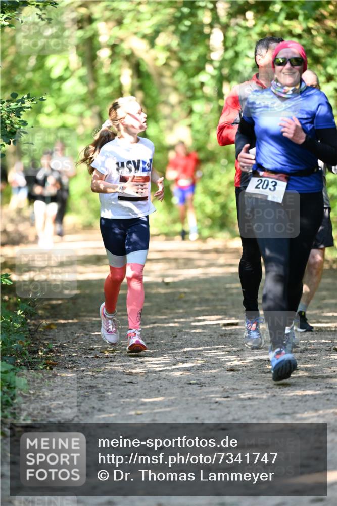 06.10.2024 - Bramfelder Halbmarathon 2024 Dr. Thomas Lammeyer http://msf.ph/oto/7341747 06.10.2024 10:50:52 Laufen 203 meine-sportfotos.de