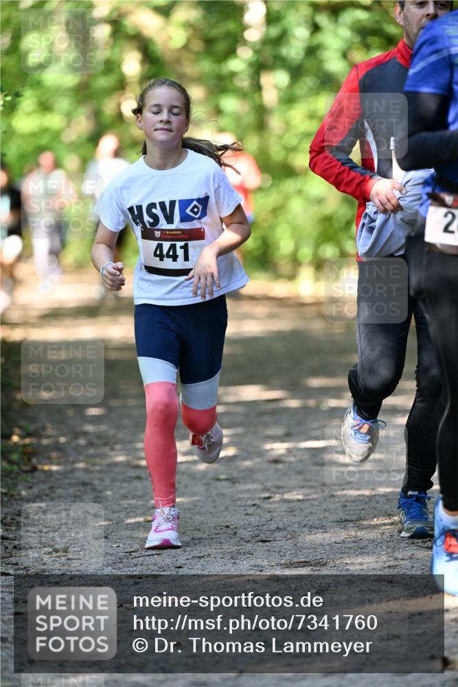 06.10.2024 - Bramfelder Halbmarathon 2024 Dr. Thomas Lammeyer http://msf.ph/oto/7341760 06.10.2024 10:50:53 Laufen 33, 441, 2 meine-sportfotos.de