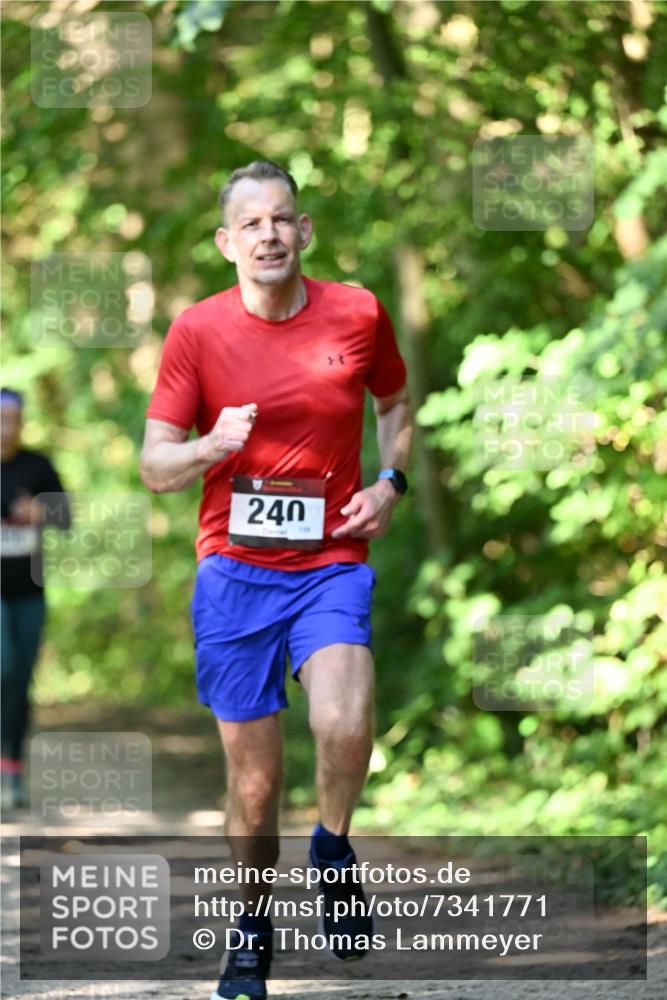 06.10.2024 - Bramfelder Halbmarathon 2024 Dr. Thomas Lammeyer http://msf.ph/oto/7341771 06.10.2024 10:51:01 Laufen 240 meine-sportfotos.de