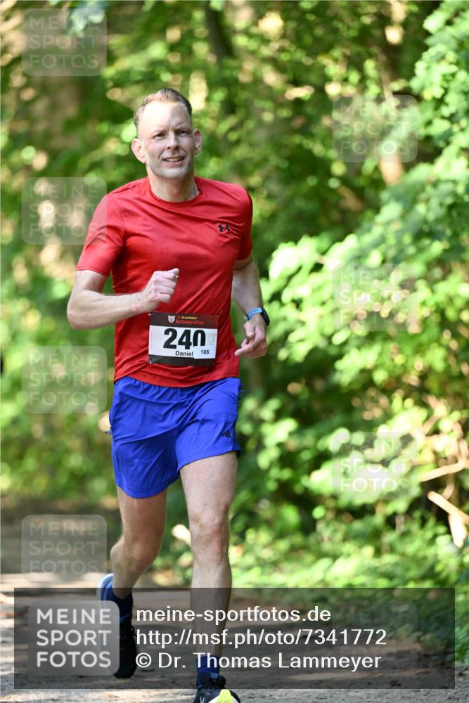 06.10.2024 - Bramfelder Halbmarathon 2024 Dr. Thomas Lammeyer http://msf.ph/oto/7341772 06.10.2024 10:51:01 Laufen 33, 240, 106 meine-sportfotos.de