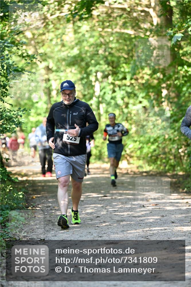 06.10.2024 - Bramfelder Halbmarathon 2024 Dr. Thomas Lammeyer http://msf.ph/oto/7341809 06.10.2024 10:51:12 Laufen 8135, 525 meine-sportfotos.de