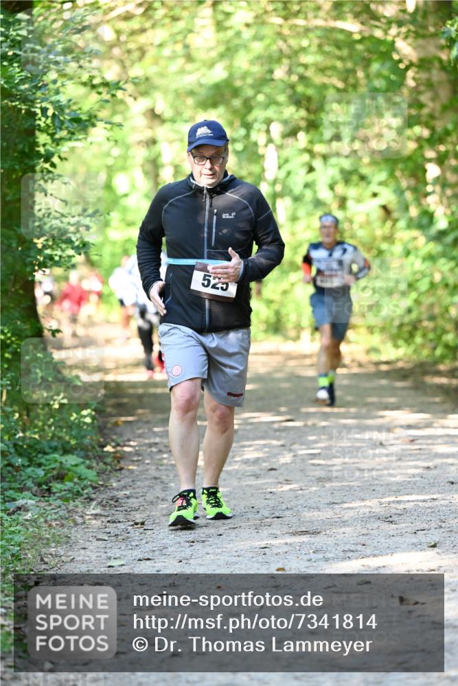 06.10.2024 - Bramfelder Halbmarathon 2024 Dr. Thomas Lammeyer http://msf.ph/oto/7341814 06.10.2024 10:51:13 Laufen 525 meine-sportfotos.de