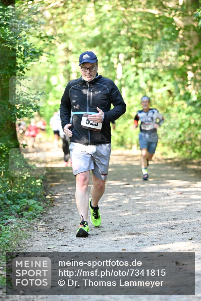 06.10.2024 - Bramfelder Halbmarathon 2024 Dr. Thomas Lammeyer http://msf.ph/oto/7341815 06.10.2024 10:51:13 Laufen 525 meine-sportfotos.de