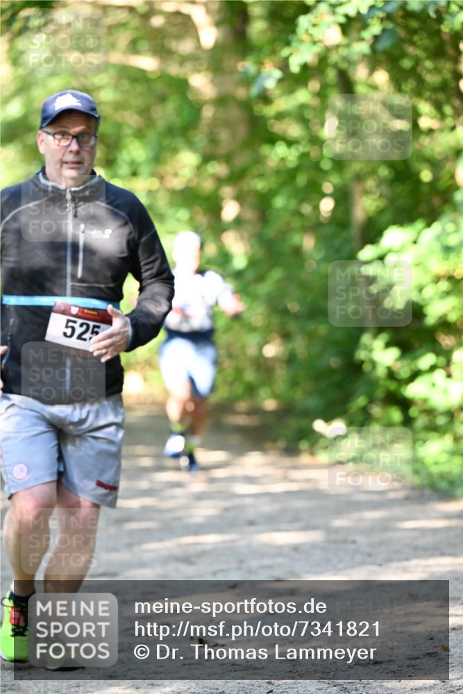 06.10.2024 - Bramfelder Halbmarathon 2024 Dr. Thomas Lammeyer http://msf.ph/oto/7341821 06.10.2024 10:51:14 Laufen 525 meine-sportfotos.de